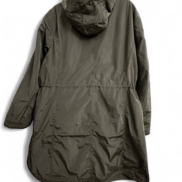 Tahari Women's Black Hooded lightly quilted wind resistant jacket - Picture 3 of 9